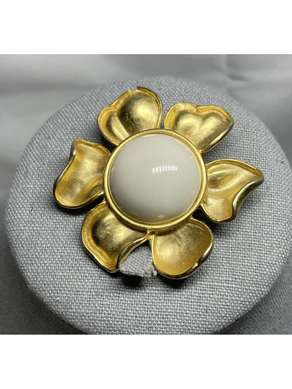 M. Jent Flower Brooch White Center Gold tone Flower Vintage 2.25 inches wide